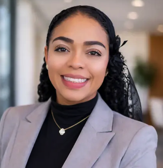 Erica Munoz-Evans: Championing Healthcare Leadership & Patient Care
